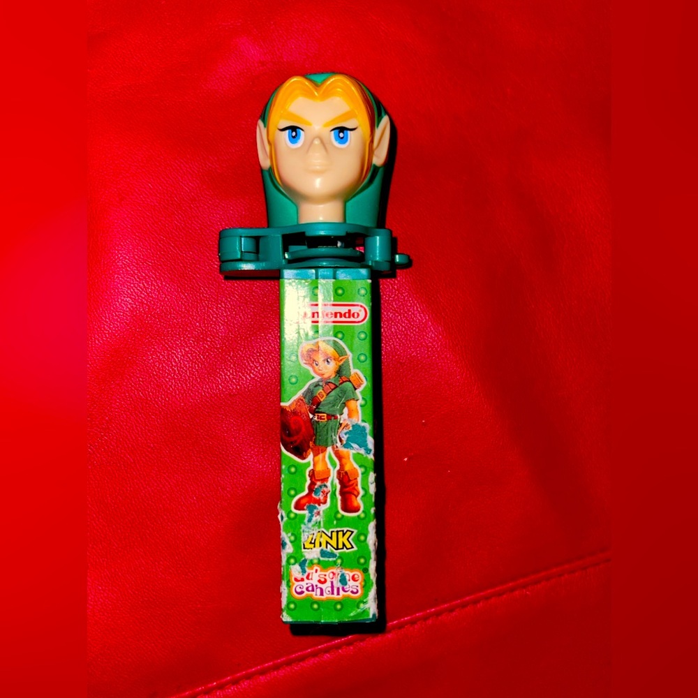 Nintendo Legend of Zelda Link Candy Dispenser.